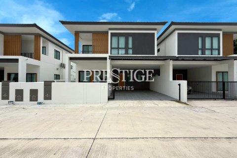 House in Pattaya, Thailand 3 bedrooms № 197951