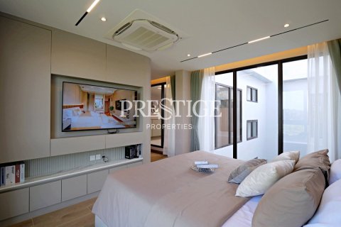 House in Pattaya, Thailand 4 bedrooms № 197950 - photo 12