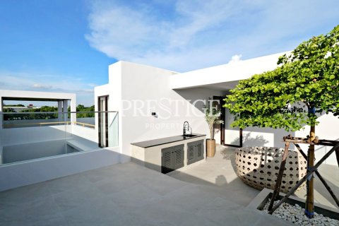 House in Pattaya, Thailand 4 bedrooms № 197950 - photo 24