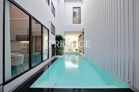 House in Pattaya, Thailand 4 bedrooms № 197950 - photo 27