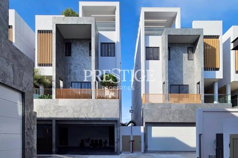 House in Pattaya, Thailand 4 bedrooms № 197950