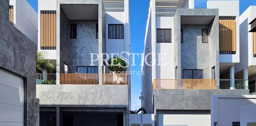 House in Pattaya, Thailand 4 bedrooms № 197950