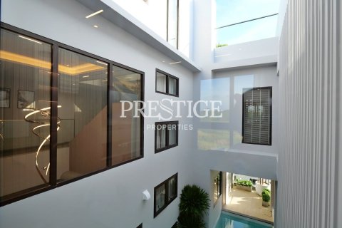 House in Pattaya, Thailand 4 bedrooms № 197950 - photo 26