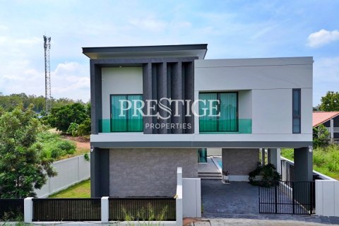 House in Pattaya, Thailand 3 bedrooms № 197949