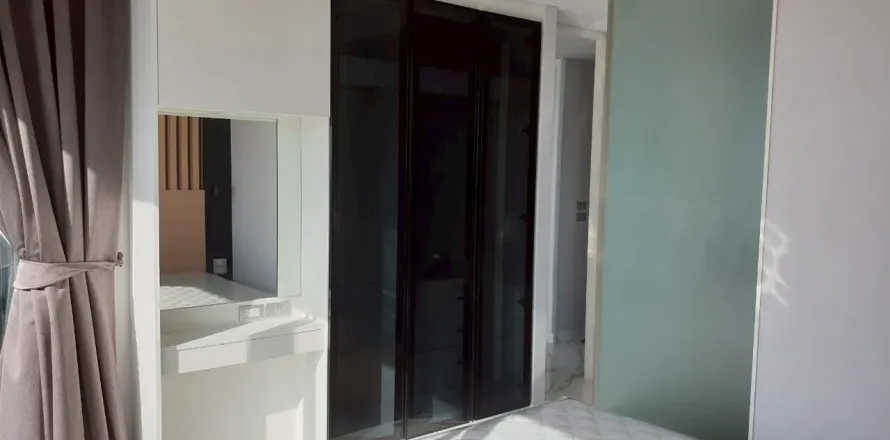 Condo in Khlong Toei, Bangkok, Thailand, 2 bedrooms  № 161167