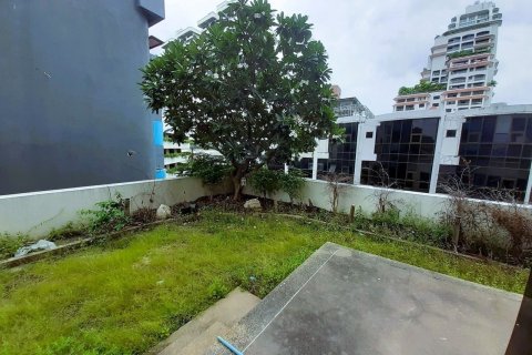 Condo in Watthana, Bangkok, Thailand, 3 bedrooms  № 161163 - photo 15