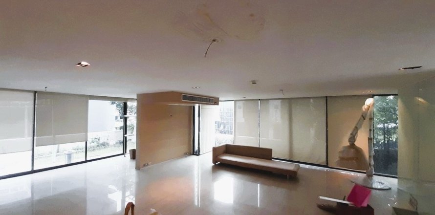 Condo in Watthana, Bangkok, Thailand, 3 bedrooms  № 161163