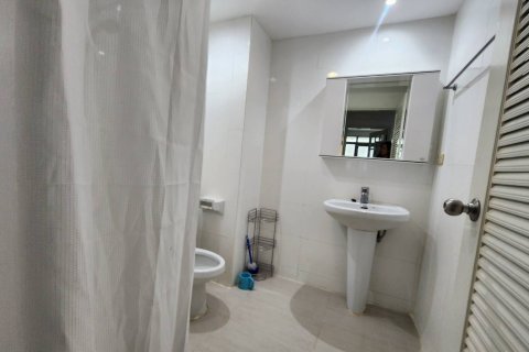 Condo in Watthana, Bangkok, Thailand, 3 bedrooms  № 161169 - photo 5