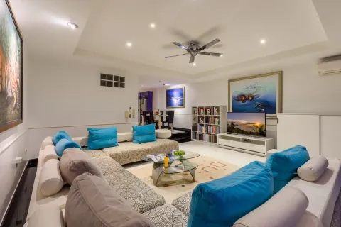 Townhouse in Kathu, Thailand 3 bedrooms № 161168 - photo 8