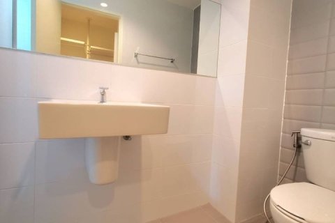 Condo in Bangkok, Thailand, 2 bedrooms  № 157680 - photo 9