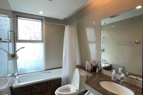 Condo in Bangkok, Thailand, 2 bedrooms  № 157682 - photo 4