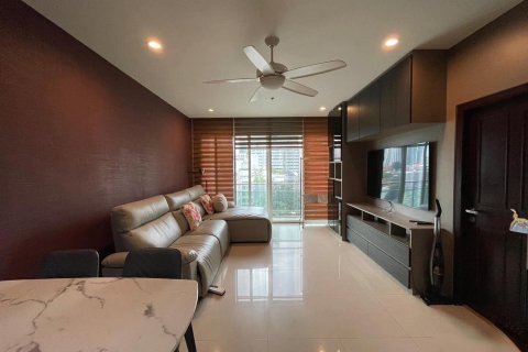 Condo in Bangkok, Thailand, 2 bedrooms  № 157682 - photo 2