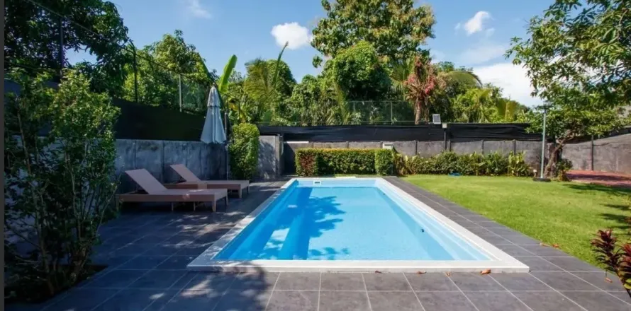 Villa in Saraphi, Thailand 4 bedrooms № 153984