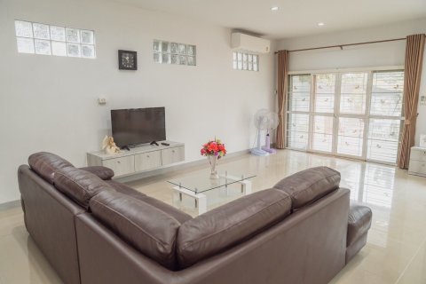 Villa in Saraphi, Thailand 4 bedrooms № 153984 - photo 24