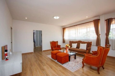 Villa in Saraphi, Thailand 4 bedrooms № 153984 - photo 14