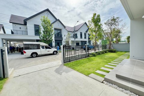 Maison à Bang Kaeo, Thaïlande 4 chambres № 167798 - photo 2