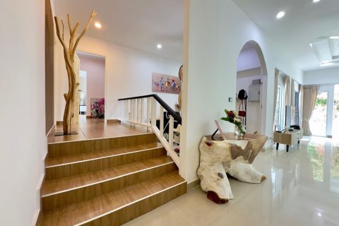 Villa in Chiang Mai, Thailand 4 bedrooms № 133367 - photo 12