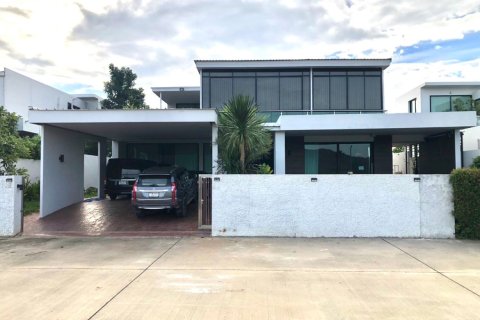 House in Chiang Mai, Thailand 4 bedrooms № 133365