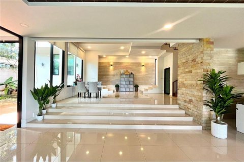 House in Chiang Mai, Thailand 4 bedrooms № 133365 - photo 2
