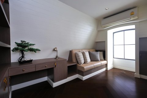 House in Watthana, Bangkok, Thailand 4 bedrooms № 137779 - photo 17