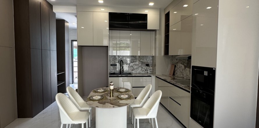 Townhouse in Pattaya, Thailand 4 bedrooms № 159369