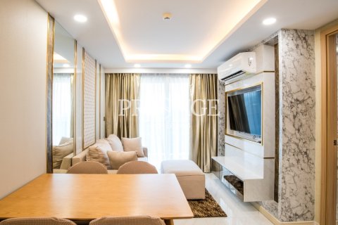 Condo in Pattaya, Thailand, 2 bedrooms  № 198469