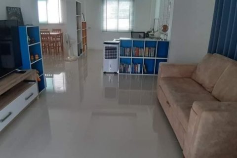 House in Pattaya, Thailand 3 bedrooms № 157638 - photo 4