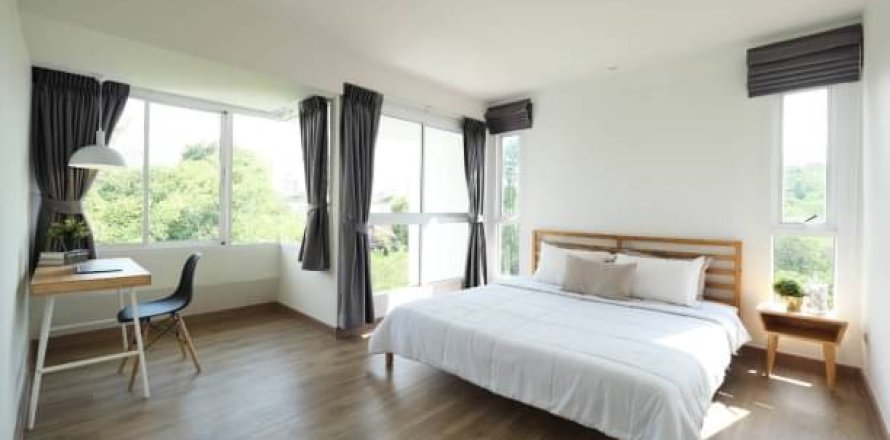 House in Bangkok, Thailand 4 bedrooms № 157642