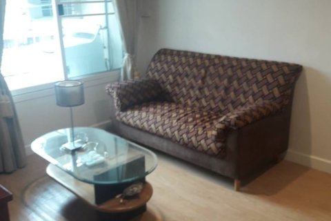Condo in Bangkok, Thailand, 2 bedrooms  № 157639 - photo 2