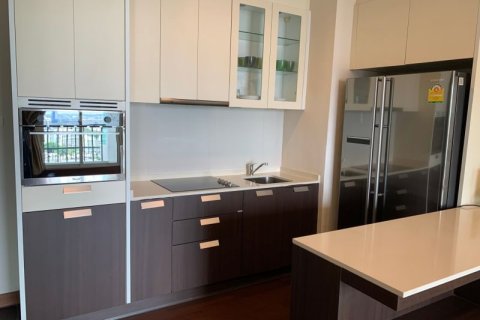 Condo in Bangkok, Thailand, 2 bedrooms  № 157644 - photo 8