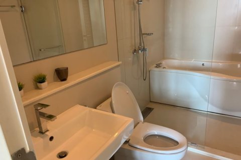 Condo in Bangkok, Thailand, 2 bedrooms  № 157644 - photo 4