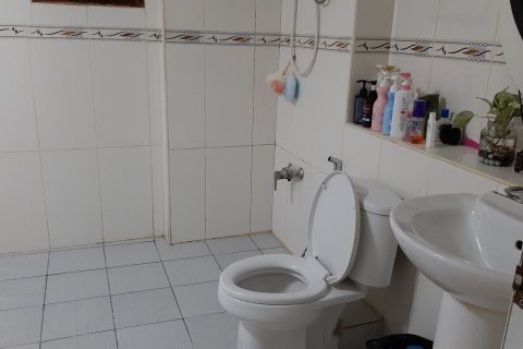 Condo in Bangkok, Thailand, 3 bedrooms  № 157640 - photo 2