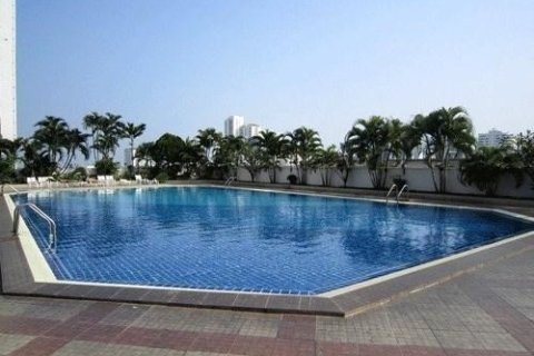 Condo in Bangkok, Thailand, 3 bedrooms  № 157640 - photo 6