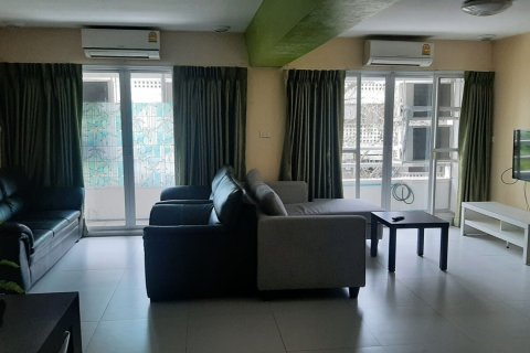Condo in Bangkok, Thailand, 3 bedrooms  № 157640 - photo 3