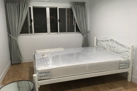 Condo in Bangkok, Thailand, 2 bedrooms  № 157641 - photo 6