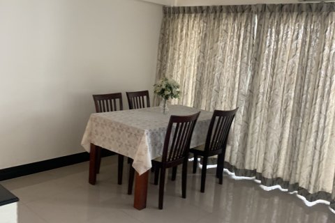 Condo in Bangkok, Thailand, 2 bedrooms  № 157641 - photo 2