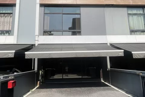 Townhouse in Yan Nawa, Bangkok, Thailand 3 bedrooms № 141256 - photo 1