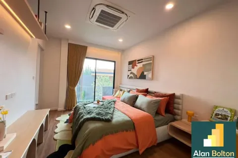 Casa de 4 dormitorios en Pattaya, Tailandia № 211395 - foto 14