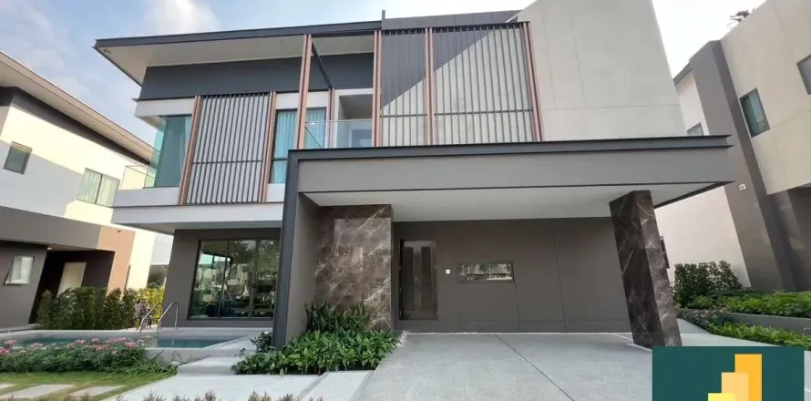 Casa de 4 dormitorios en Pattaya, Tailandia № 211396