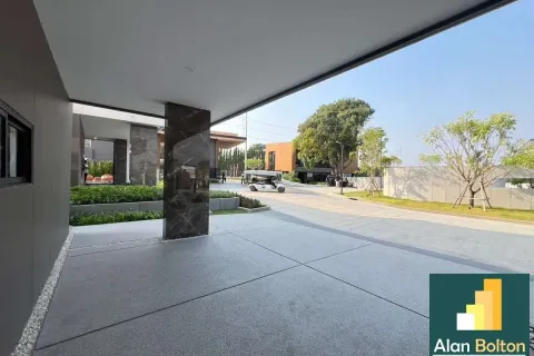 Casa de 4 dormitorios en Pattaya, Tailandia № 211396 - foto 5