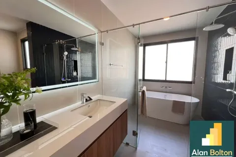 Casa de 4 dormitorios en Pattaya, Tailandia № 211396 - foto 12