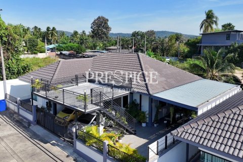 House in Pattaya, Thailand 3 bedrooms № 197874