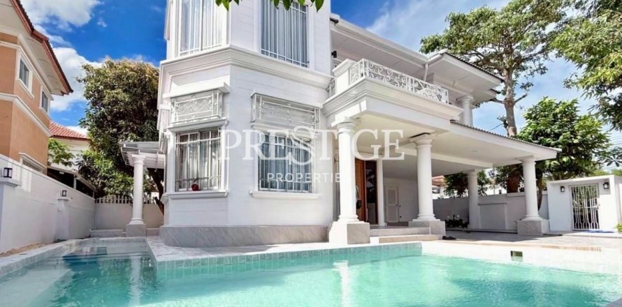 House in Pattaya, Thailand 4 bedrooms № 197876