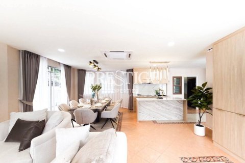 House in Pattaya, Thailand 4 bedrooms № 197876 - photo 6