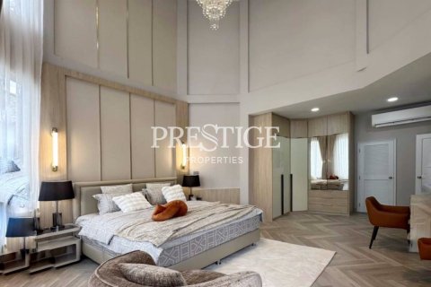 House in Pattaya, Thailand 4 bedrooms № 197876 - photo 12