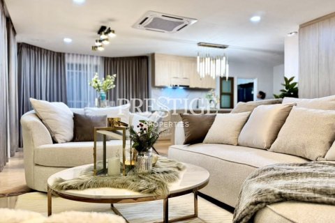 House in Pattaya, Thailand 4 bedrooms № 197876 - photo 5