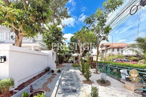 House in Pattaya, Thailand 4 bedrooms № 197876 - photo 2
