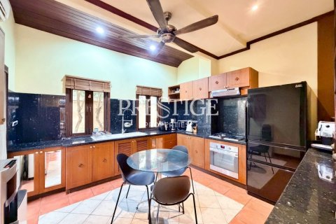 House in Pattaya, Thailand 5 bedrooms № 197877 - photo 8