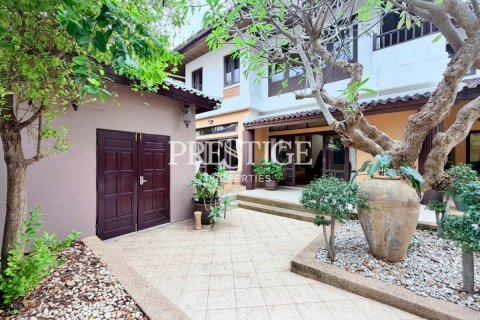 House in Pattaya, Thailand 5 bedrooms № 197877 - photo 28