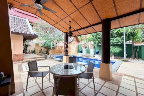 House in Pattaya, Thailand 5 bedrooms № 197877 - photo 27